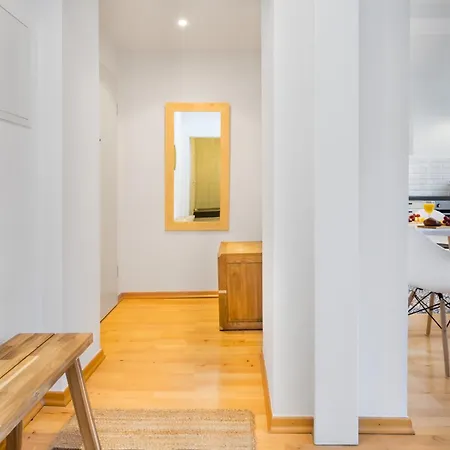 Apartment Thezion, Lovely 1 Bedroom Up To 3 *