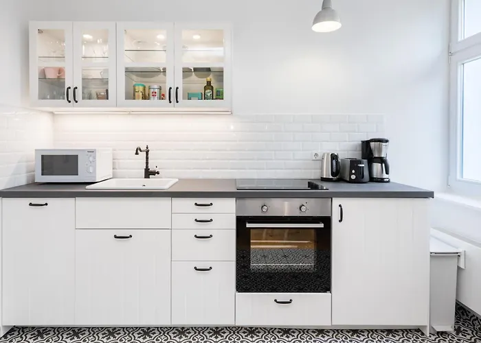 Apartment Thezion, Lovely 1 Bedroom Up To 3 *