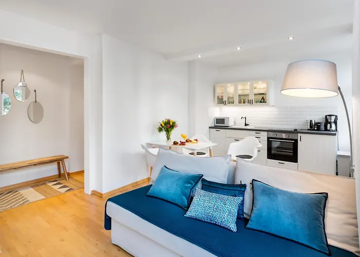 Thezion, Lovely 1 Bedroom Up To 3