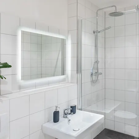 Thezion, Lovely 1 Bedroom Up To 3 Apartman *