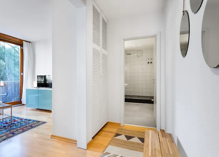 Thezion, Lovely 1 Bedroom Up To 3 Berlim