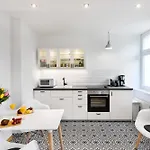 Thezion, Lovely 1 Bedroom Up To 3 Berlín