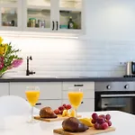 Apartamento Thezion, Lovely 1 Bedroom Up To 3
