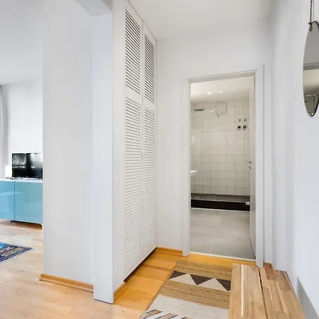 Thezion, Lovely 1 Bedroom Up To 3 Берлин