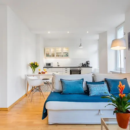 Thezion, Lovely 1 Bedroom Up To 3 * ברלין