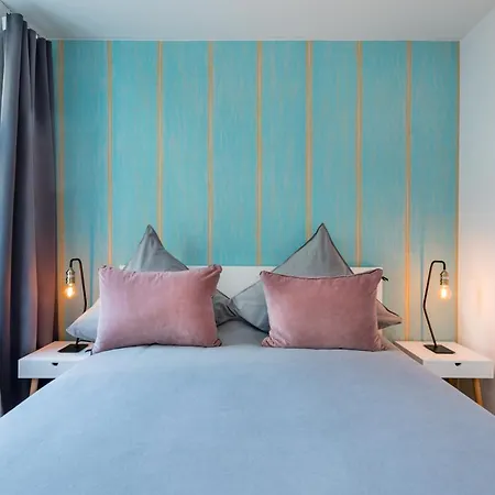 Thezion, Lovely 1 Bedroom Up To 3 شقة برلين