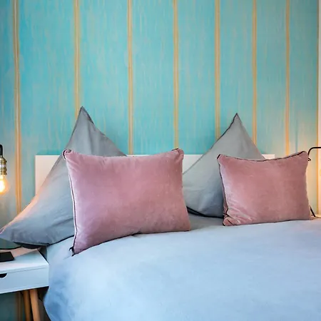 Thezion, Lovely 1 Bedroom Up To 3 * برلين